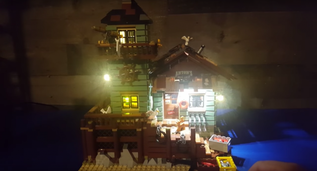 Review LED Light for LEGO Old Fishing Store 213102 - Bricks Delight